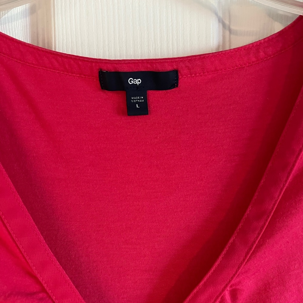 GAP pink tee. Size Large. - Picture 2 of 6